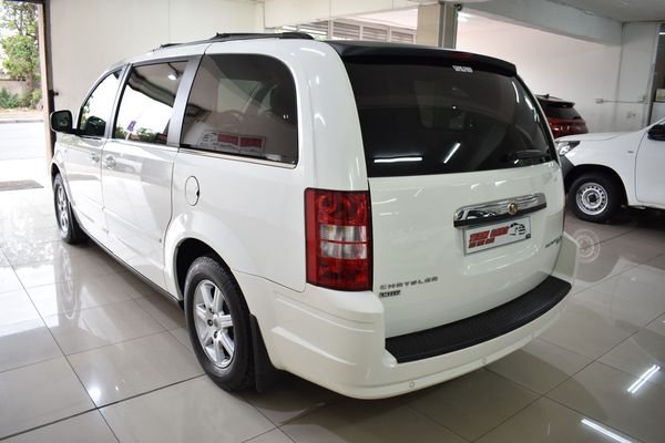 2010-Chrysler-Grand-Voyager-28-LX-Auto image:4