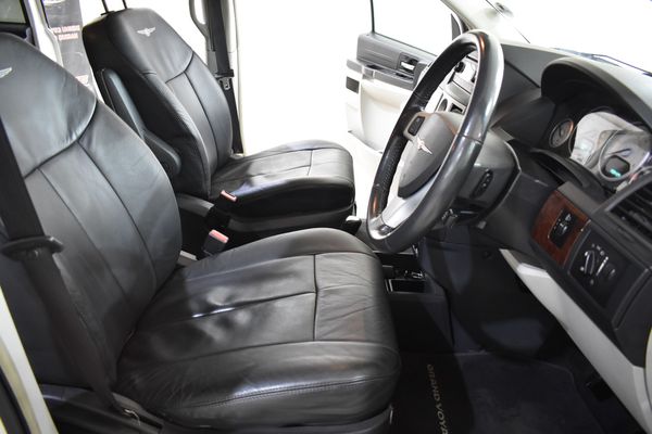 2010-Chrysler-Grand-Voyager-28-LX-Auto image:8