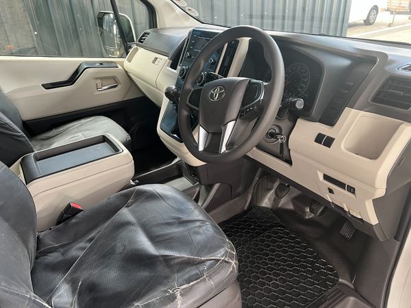 2020-Toyota-Quantum-28-GL-14-Seat image:14
