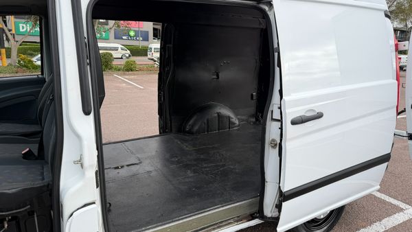 2005-Mercedes-Benz-Vito-115-CDI-Hi-Roof-Panel-Van image:6