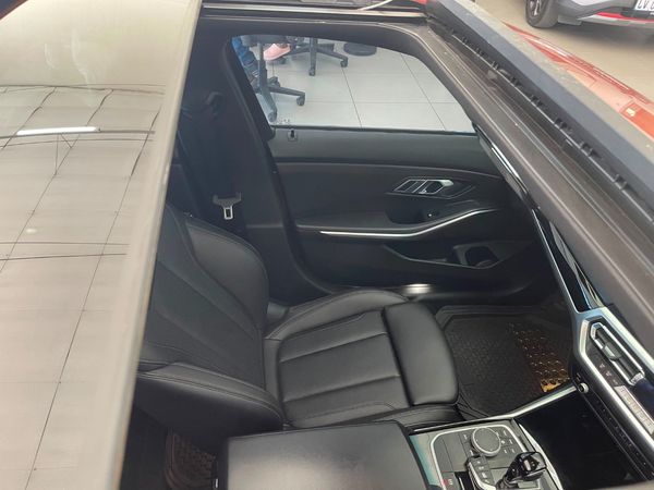 2022-BMW-3-Series-318i-M-Mzansi-Edition-Auto-g20 image:12