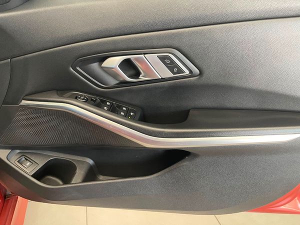 2022-BMW-3-Series-318i-M-Mzansi-Edition-Auto-g20 image:3