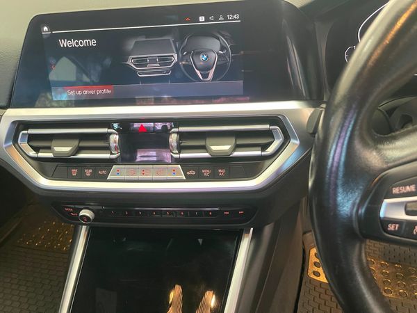 2022-BMW-3-Series-318i-M-Mzansi-Edition-Auto-g20 image:7