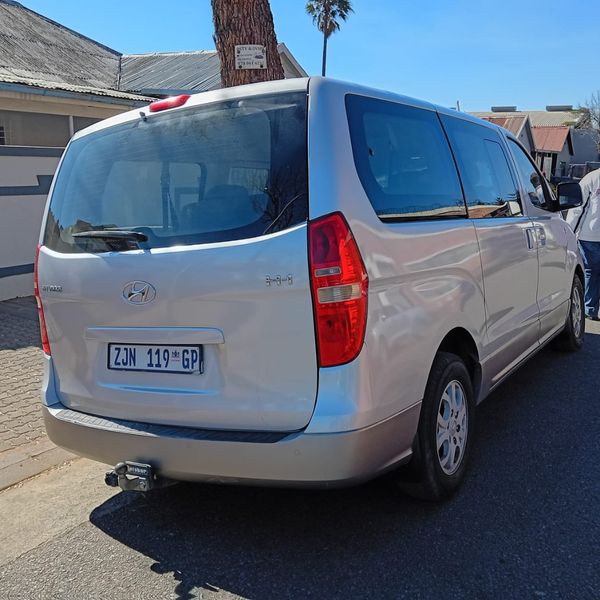 2011-Hyundai-H-1-24-CVVT-Executive image:3