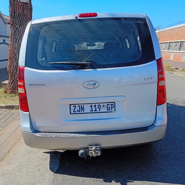 2011-Hyundai-H-1-24-CVVT-Executive image:5