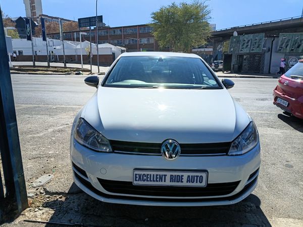 2016-Volkswagen-Golf-VII-14-TSI-Comfortline image:1