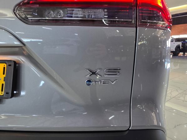 2026-Toyota-Corolla-Cross-18-XS-Hybrid image:5