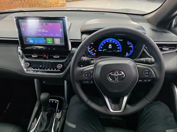 2026-Toyota-Corolla-Cross-18-XS-Hybrid image:6