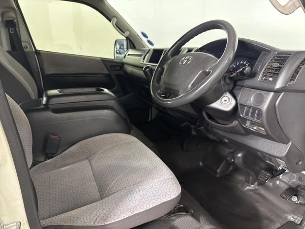 2018-Toyota-Quantum-27-14-seat image:9