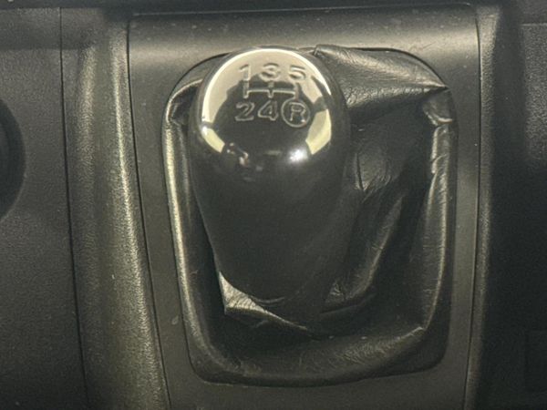 2018-Toyota-Quantum-27-14-seat image:10