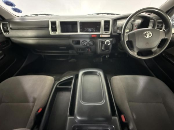 2018-Toyota-Quantum-27-14-seat image:1