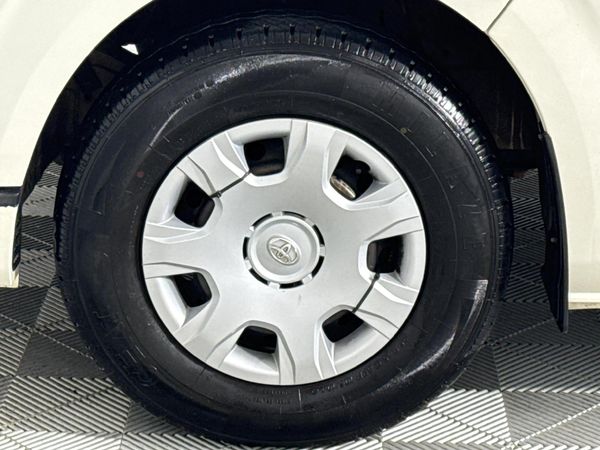 2018-Toyota-Quantum-27-14-seat image:4