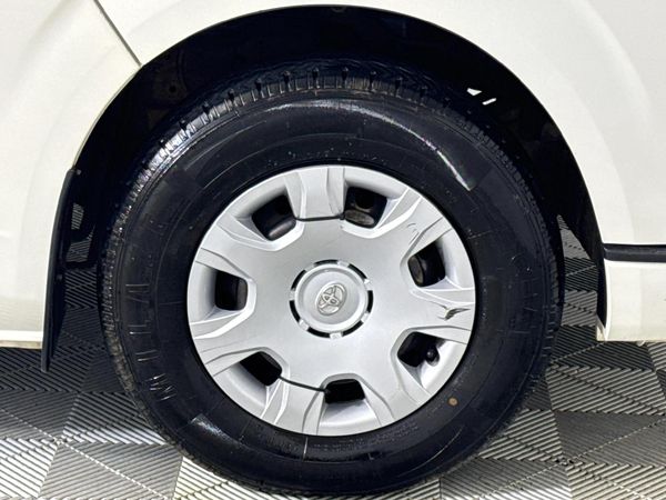 2018-Toyota-Quantum-27-14-seat image:5