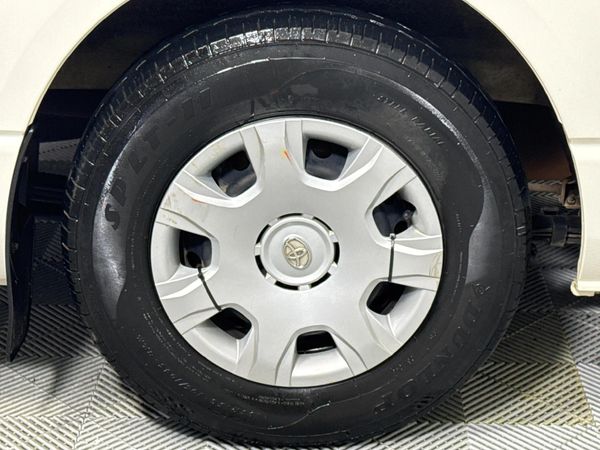 2018-Toyota-Quantum-27-14-seat image:7