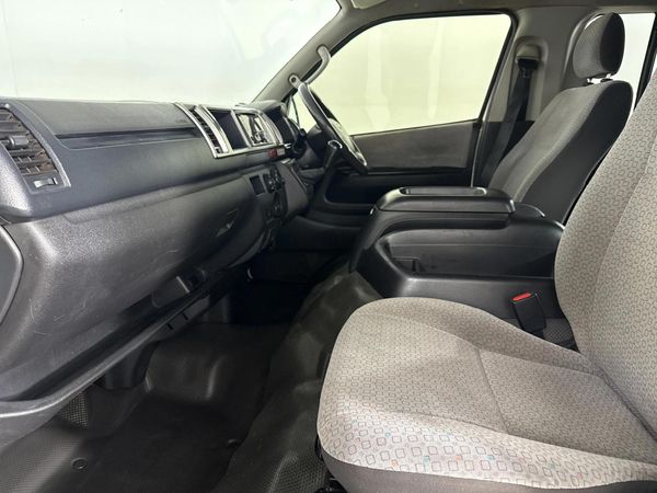 2018-Toyota-Quantum-27-14-seat image:8