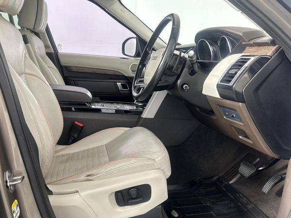 2017-Land-Rover-Discovery-30-TD6-HSE-Luxury image:9