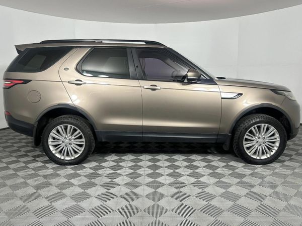 2017-Land-Rover-Discovery-30-TD6-HSE-Luxury image:17