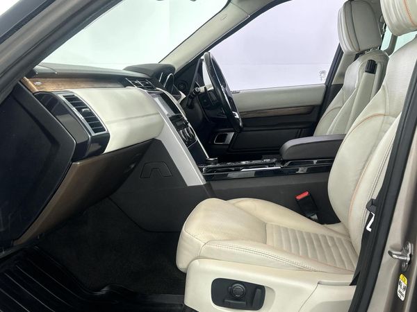 2017-Land-Rover-Discovery-30-TD6-HSE-Luxury image:8