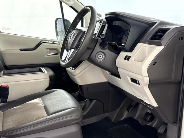 2022-Toyota-Quantum-28-GL-11-seat image:9