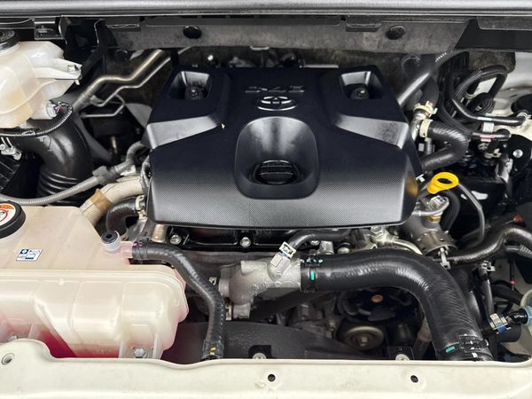 2022-Toyota-Quantum-28-GL-11-seat image:12