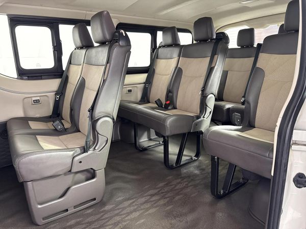 2022-Toyota-Quantum-28-GL-11-seat image:3