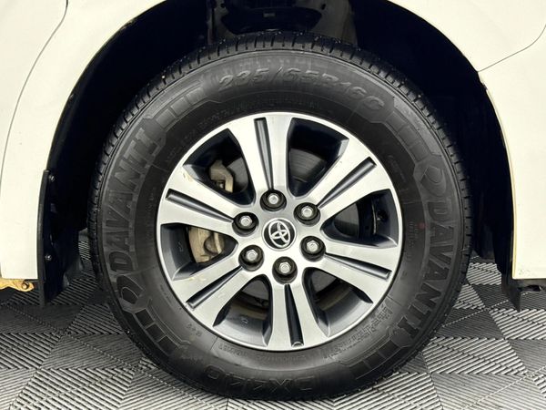 2022-Toyota-Quantum-28-GL-11-seat image:5
