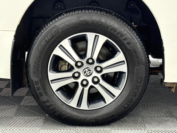 2022-Toyota-Quantum-28-GL-11-seat image:7