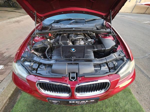 2011-BMW-3-Series-320i-Start image:9