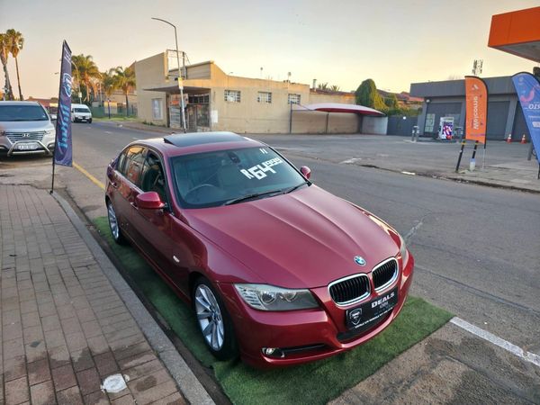 2011-BMW-3-Series-320i-Start image:1