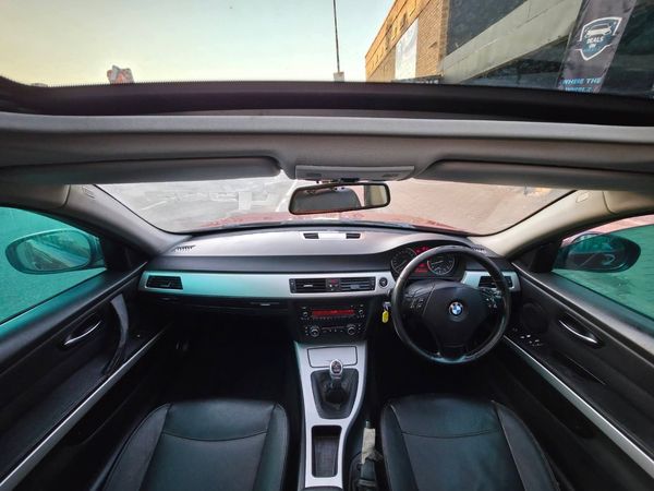 2011-BMW-3-Series-320i-Start image:8
