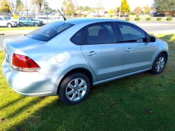 2013-Volkswagen-Polo-16-TDI-Comfortline image:3