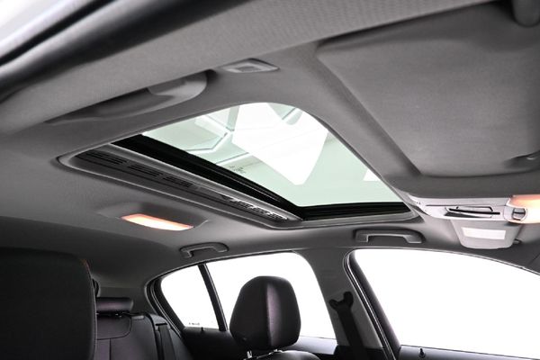 2018-BMW-1-Series-118i-5-dr-Auto image:12