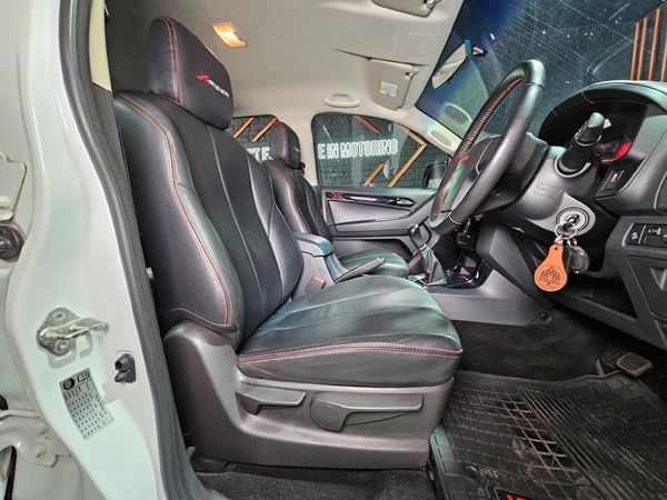 2022-Isuzu-D-Max-250-HO-X-Rider-LTD-Double-Cab image:9