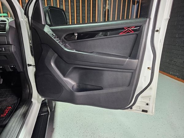 2022-Isuzu-D-Max-250-HO-X-Rider-LTD-Double-Cab image:6