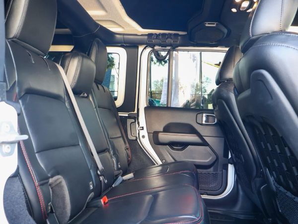 2022-Jeep-Wrangler-Unlimited-Rubicon-36-V6 image:9