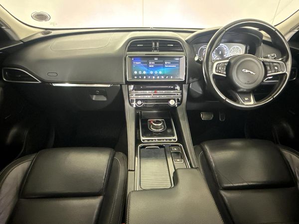 2018-Jaguar-F-Pace-20Di4-AWD-R-Sport image:1