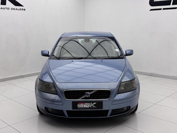 2005-Volvo-S40-18i image:1