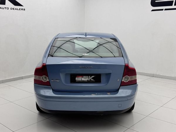 2005-Volvo-S40-18i image:4