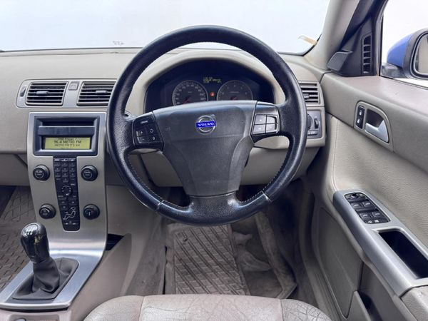2005-Volvo-S40-18i image:8