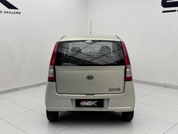 2008-Daihatsu-Charade-CX image:4