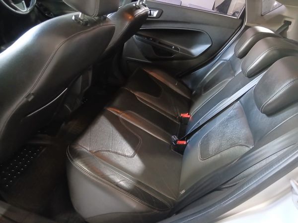 2016-Ford-Fiesta-10-EcoBoost-Titanium-5-dr image:9