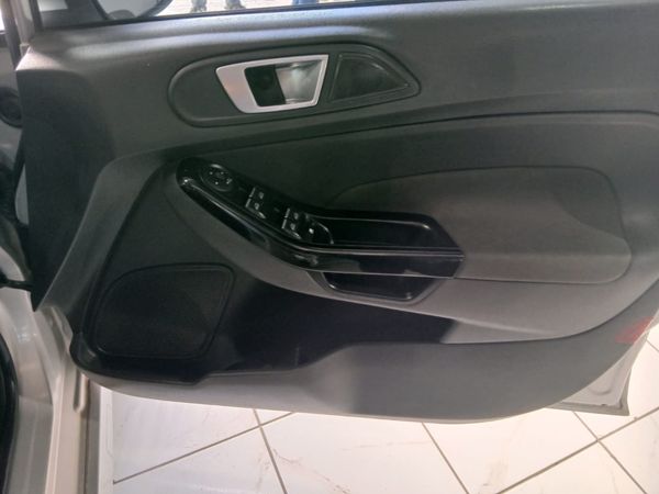2016-Ford-Fiesta-10-EcoBoost-Titanium-5-dr image:11
