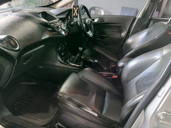 2016-Ford-Fiesta-10-EcoBoost-Titanium-5-dr image:8