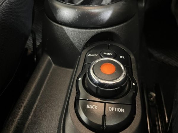 2015-MINI-Hatch-Cooper-Auto image:11