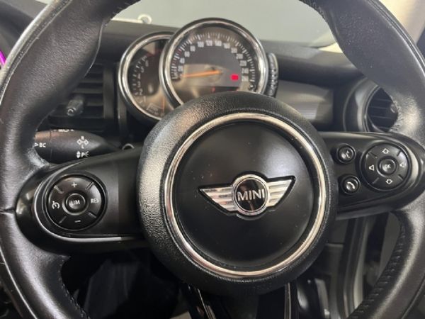 2015-MINI-Hatch-Cooper-Auto image:13