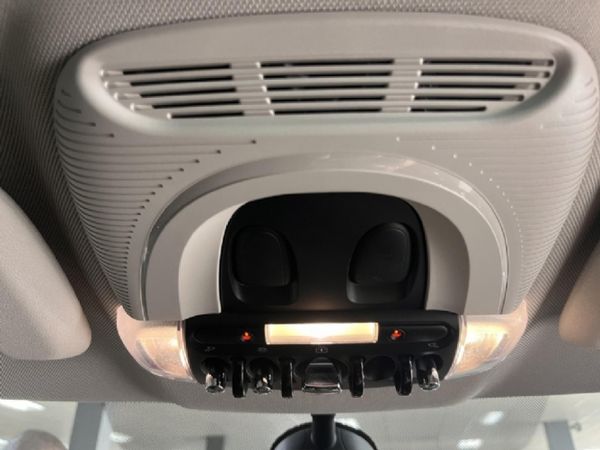 2015-MINI-Hatch-Cooper-Auto image:14