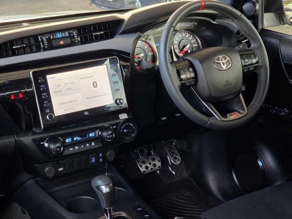 2025-Toyota-Hilux-28GD-6-GR-Sport-Double-Cab-4x4 image:10