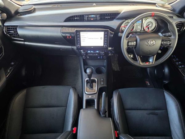 2025-Toyota-Hilux-28GD-6-GR-Sport-Double-Cab-4x4 image:11