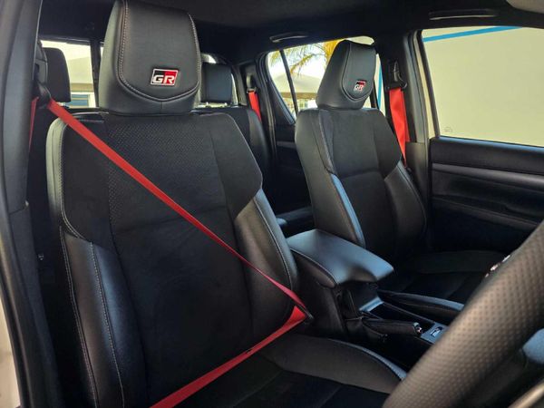 2025-Toyota-Hilux-28GD-6-GR-Sport-Double-Cab-4x4 image:12