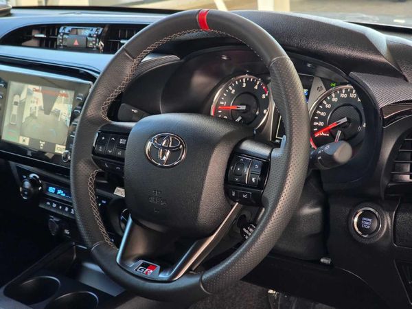 2025-Toyota-Hilux-28GD-6-GR-Sport-Double-Cab-4x4 image:13